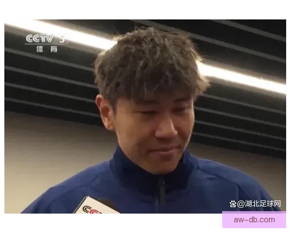 官方宣布武汉三镇续约三十岁后卫刘奕鸣中超冠军功勋留队再续前缘